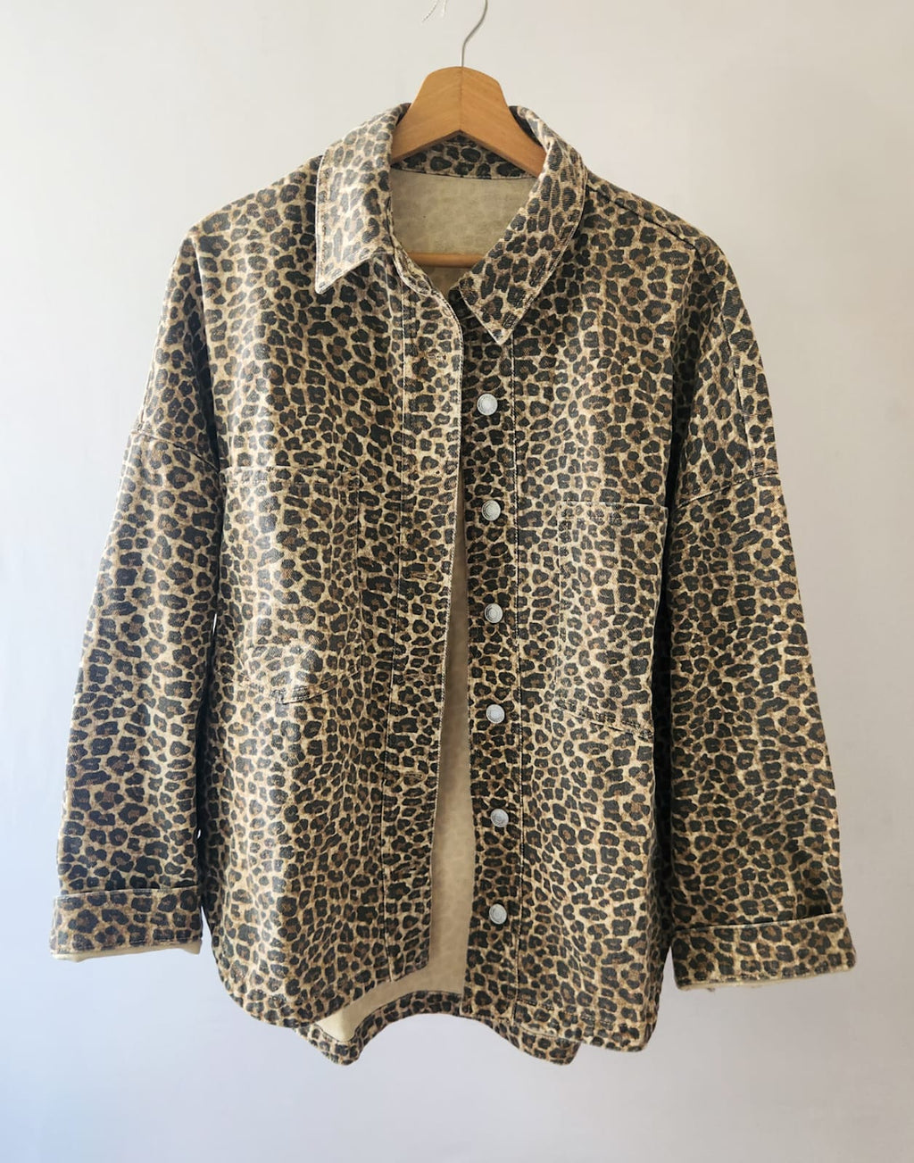 sobre camisa animal print oversize